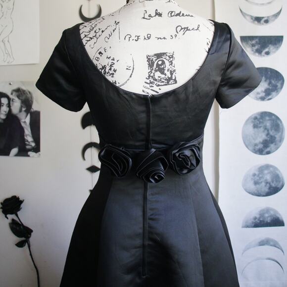 VINTAGE 1990'S WHIMSY GOTH BRIDAL/PROM GOWN - Picture 7 of 9
